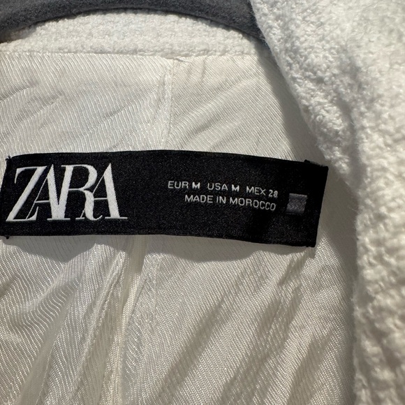 Zara Women's White Textured Blazer with Black Trim - Picture 2 of 7